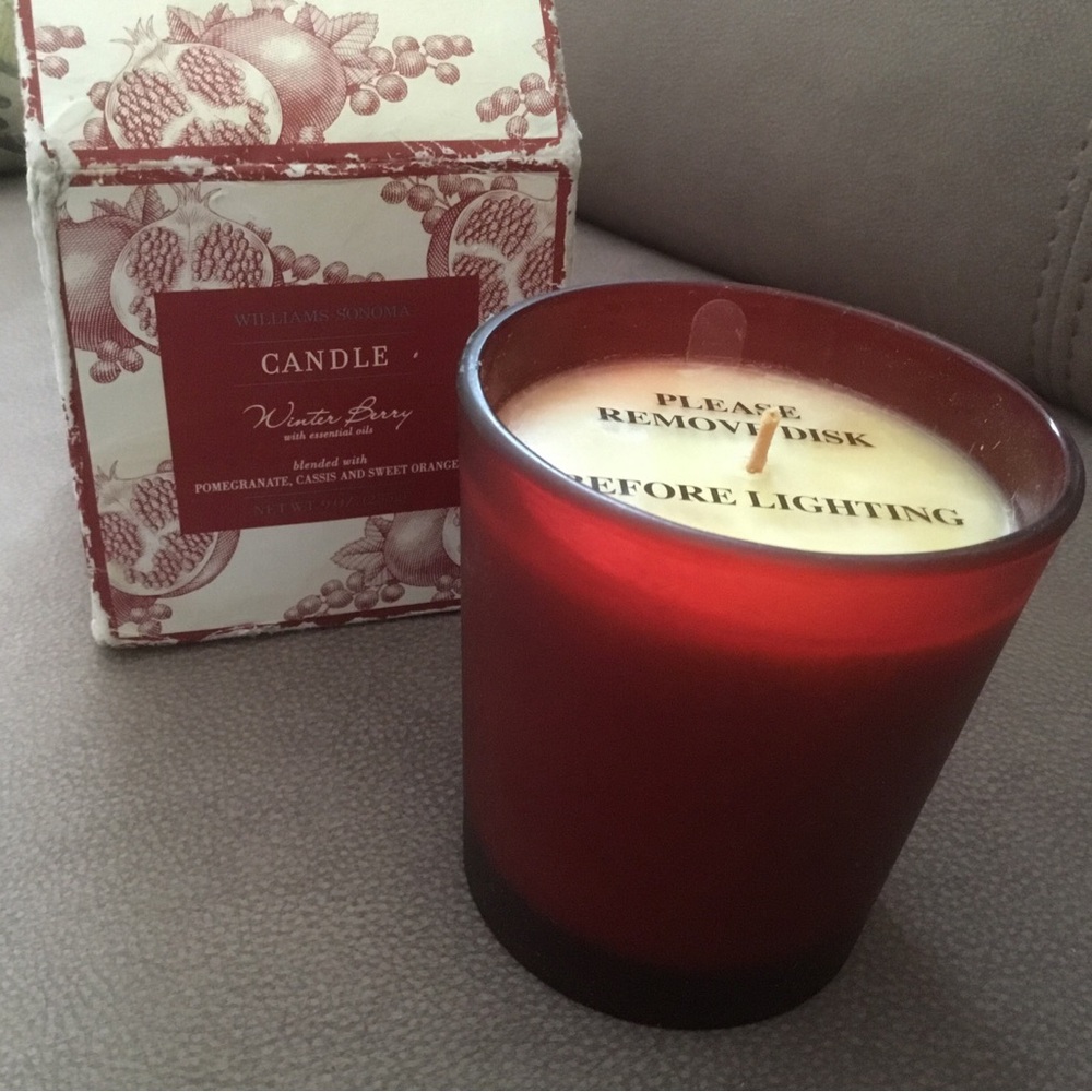 NEW Williams Sonoma 9oz Winter Berry Candle Red Pomegranate & Orange Cassis